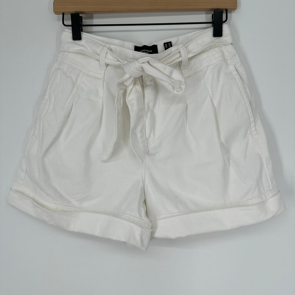VERO MODA Loose fit Pleat Front Evelyn Tie Belt White Shorts Women XS - Picture 2 of 7